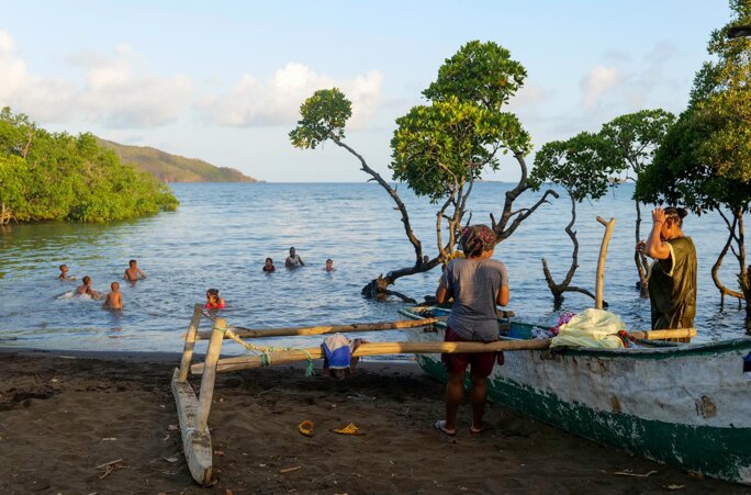 Crise de l'eau à Mayotte : l'État envoie un bateau chargé de 600