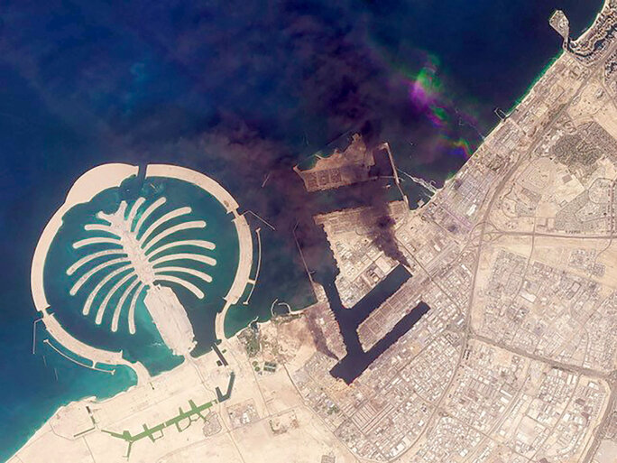 Dubaï : arrêtés pour avoir montré la guerre, ou comment contrôler le réel