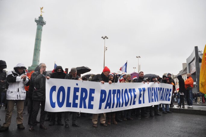 Sticker de RSAbruti sur nationalist revolution national extreme droite  colosse muscle solide cagoule nike manifestation paris