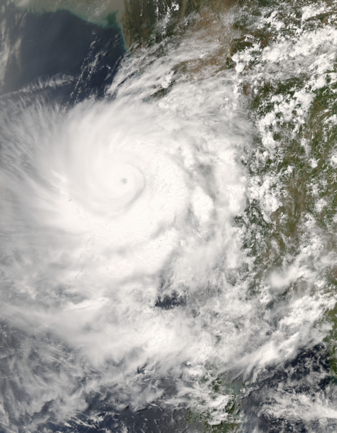L'ouragan Nargis, en 2008, au dessus de la Birmanie, vu par satellite (Wikicommons). L'ouragan Nargis, en 2008, au dessus de la Birmanie, vu par satellite (Wikicommons).