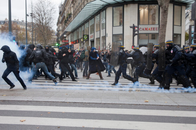 Charge des CRS place de la République © Jean-Paul Duarte