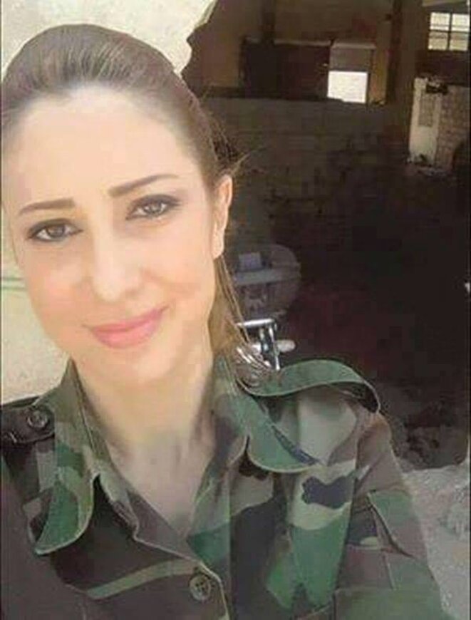 Reem était la chef d'une brigade de femmes soldats, elle a protégé ses camarades; restée seule face à 20 islamistes, elle est tombée honorablement non sans causer des dégâts chez les les combattants d'Al Nusra Reem était la chef d'une brigade de femmes soldats, elle a protégé ses camarades; restée seule face à 20 islamistes, elle est tombée honorablement non sans causer des dégâts chez les les combattants d'Al Nusra