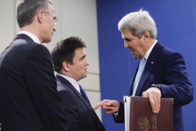 Kerry et Stoltenberg instruisent Klimmkin (ministre de Kiev) au sommet OTAN de mercredi Kerry et Stoltenberg instruisent Klimmkin (ministre de Kiev) au sommet OTAN de mercredi