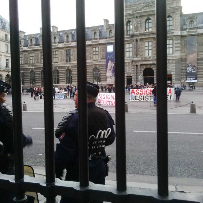 Le rassemblement devant le Conseil d'Etat © M.D.