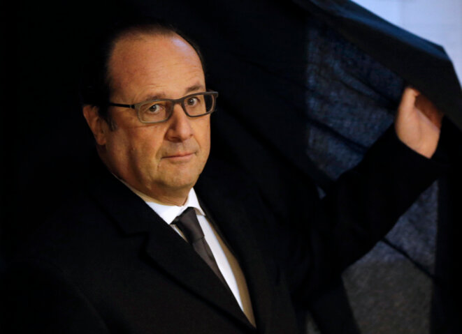 François Hollande à la sortie de l'isoloir, dimanche 13 décembre 2015 à Tulle (Corrèze). © Reuters François Hollande à la sortie de l'isoloir, dimanche 13 décembre 2015 à Tulle (Corrèze). © Reuters