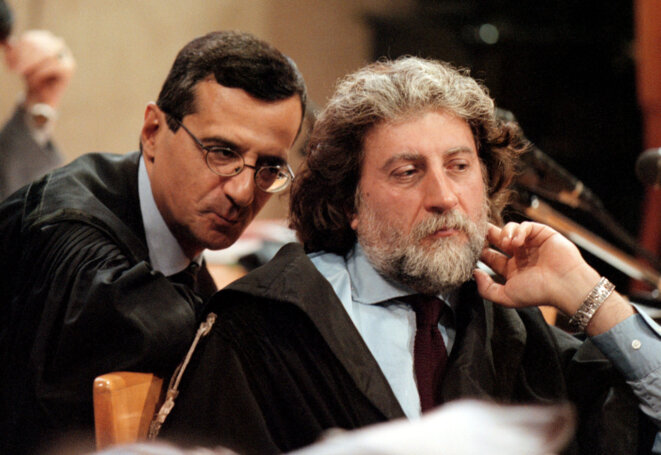 Roberto Scarpinato, le 12 octobre 1999, au procès Andreotti. © Reuters Roberto Scarpinato, le 12 octobre 1999, au procès Andreotti. © Reuters