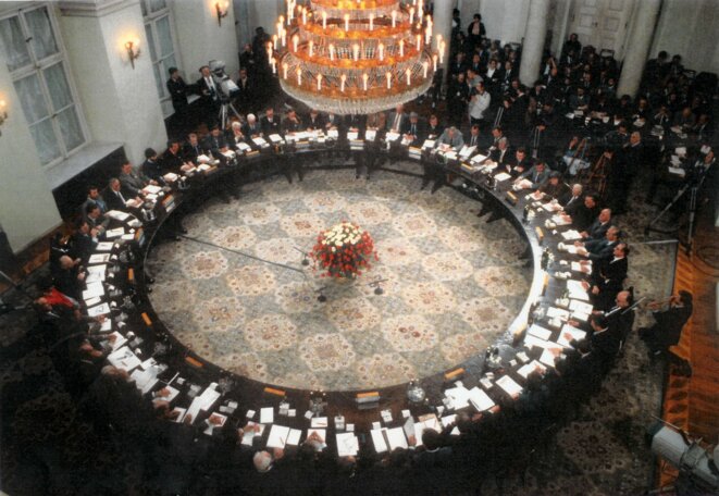 Les accords de la Table ronde, à Varsovie, ont posé les bases de la transition démocratique du pays. © DR Les accords de la Table ronde, à Varsovie, ont posé les bases de la transition démocratique du pays. © DR