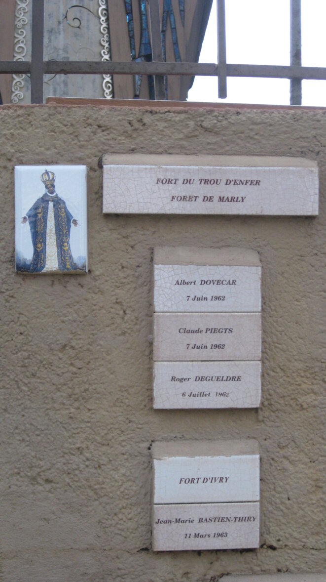 Sur le muret du mémorial de Notre-Dame d'Afrique de Théoule. © NcaL /MP