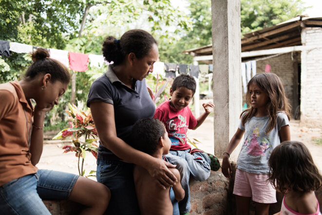 Viquincha Rivera, une ouvrière qui sera expropriée de sa maison où elle vit avec ses cinq enfants si le canal est construit. © Jean de Peña