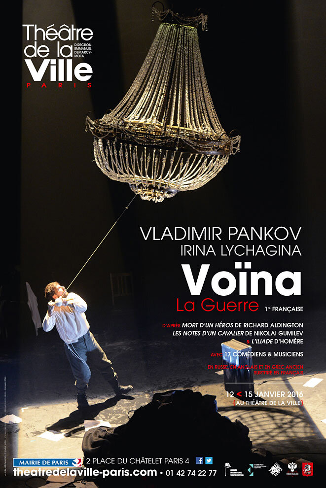 MASQUES À GAZ ET PIANOS À QUEUE