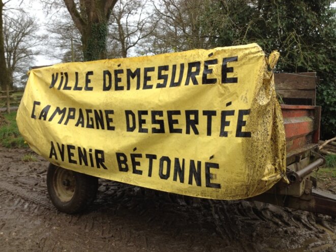 A protest at Notre-Dame-des-Landes in 2013 warning that the future is a concrete one. (JL) A protest at Notre-Dame-des-Landes in 2013 warning that the future is a concrete one. (JL)