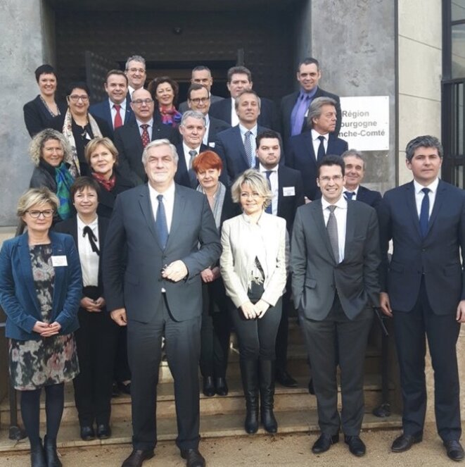 F. Sauvadet et les conseillers régionaux de Bourgogne-Franche-Comté élus en décembre 2015, dont Pascal Grappin (2e à droite à l'avant-dernier rang). © DR F. Sauvadet et les conseillers régionaux de Bourgogne-Franche-Comté élus en décembre 2015, dont Pascal Grappin (2e à droite à l'avant-dernier rang). © DR