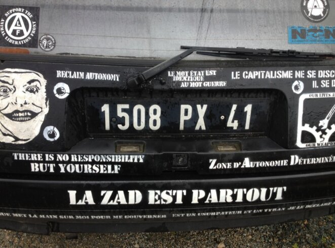 Sur la ZAD, mai 2013 (JL). Sur la ZAD, mai 2013 (JL).