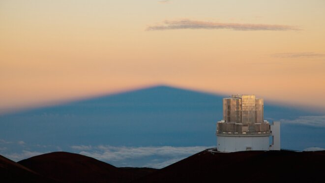 Le télescope de 8 mètres Subaru, sur le Mauna Kea à Hawaii, permettra peut-être de détecter la neuvième planète © Science Le télescope de 8 mètres Subaru, sur le Mauna Kea à Hawaii, permettra peut-être de détecter la neuvième planète © Science