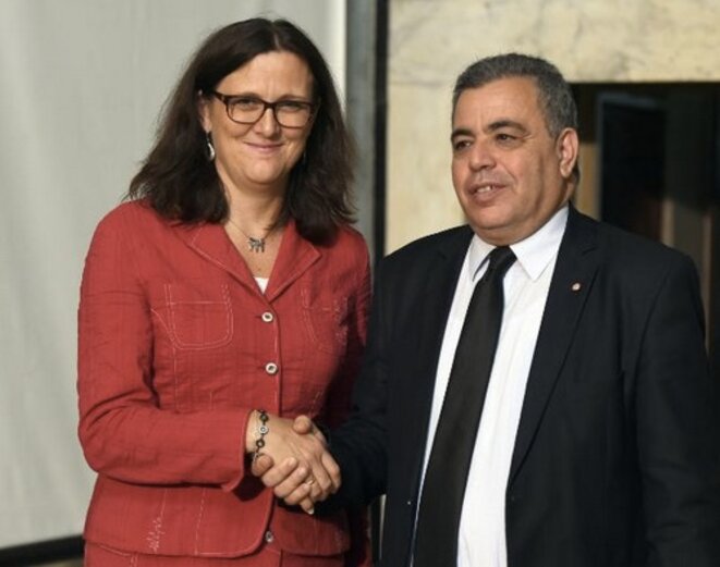 La commissaire au commerce Cecilia Malmström avec le ministre du commerce tunisien Ridha Lahouel, à Tunis, en octobre 2015. ©CE.