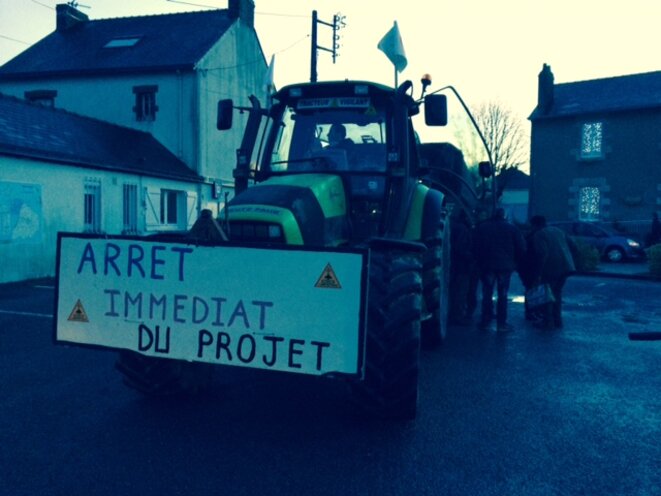 Départ de manifestation à Notre-Dame-des-Landes, au petit matin du 9 janvier 2016 (JL). Départ de manifestation à Notre-Dame-des-Landes, au petit matin du 9 janvier 2016 (JL).