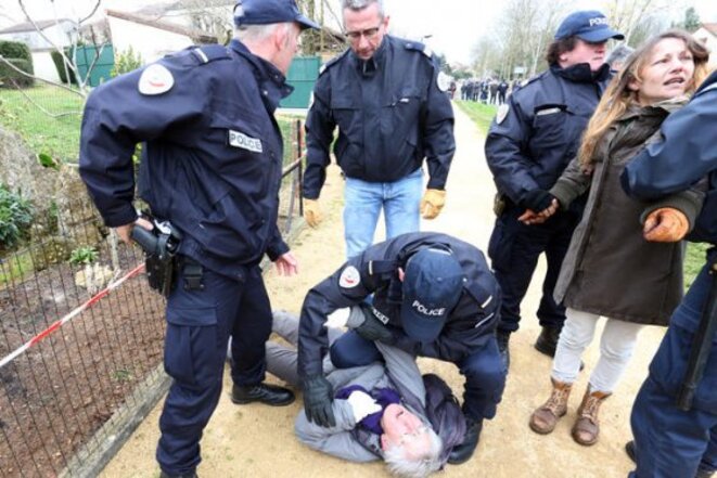 poitiers-une-opposante-a-l-abattage-des-arbres-de-beaulieu-interpellee-image-article-large-fc250