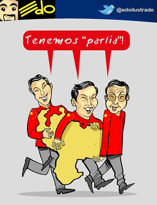 Le slogan scandé par la révolution: Peu importe ce qu'il arrive, "Tenemos Patria" (nous avons la Patrie) est réutilisé ici pour critiquer la soumission du pays à la Chine. Le slogan scandé par la révolution: Peu importe ce qu'il arrive, "Tenemos Patria" (nous avons la Patrie) est réutilisé ici pour critiquer la soumission du pays à la Chine.
