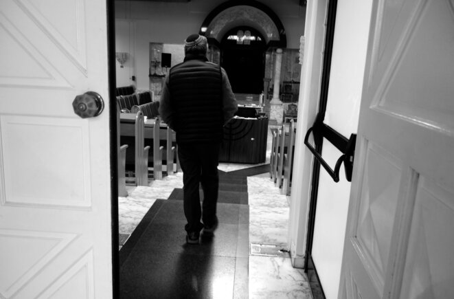 Ernest Levy dans la synagogue qu'il préside à Marseille © Rachida El Azzouzi