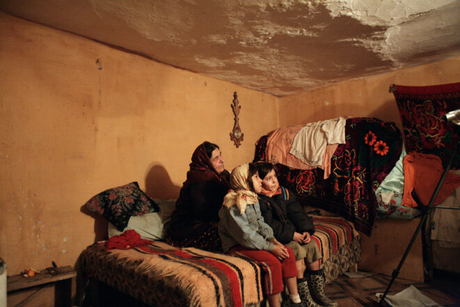 Famille rrom © Ana Dumitrescu Famille rrom © Ana Dumitrescu