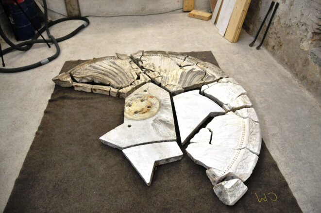 Restauration d’une fontaine au château royal de Blois : « vasque » sujet