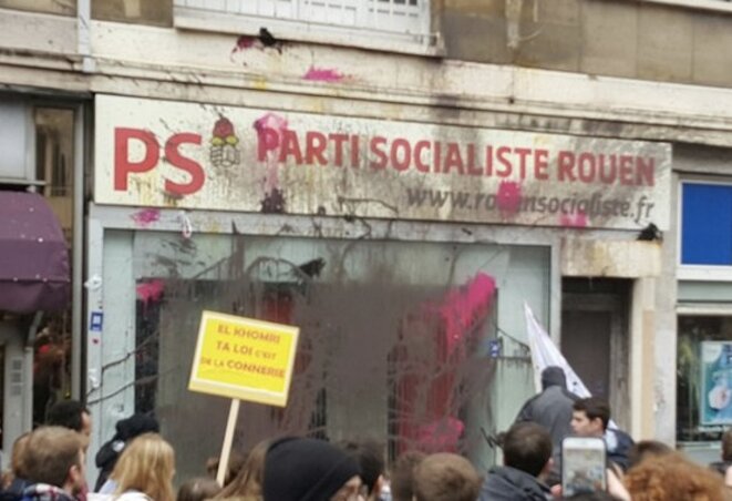 Le siège du PS après le passage de la manifestation du 9 mars.