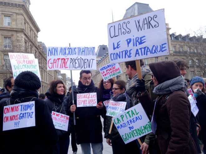 Stéphanie et sa bande d'amis, place de la République © Rachida EL Azzouzi