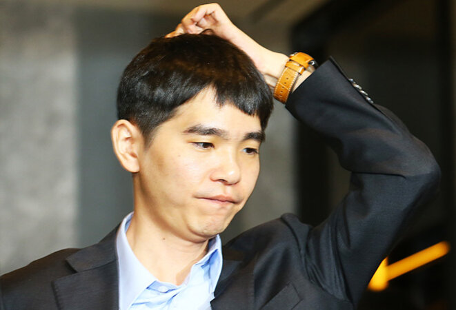Lee Sedol après sa deuxième défaite, jeudi 10 mars © DR Lee Sedol après sa deuxième défaite, jeudi 10 mars © DR