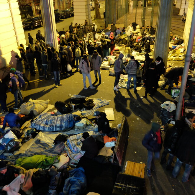 Sous le métro à Stalingrad hier soir et aujourd'hui, par une parisienne solidaire parmi d'autres