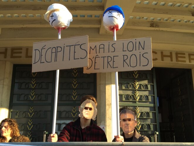 Deux étudiants devant le lycée Hélène Boucher à Paris © Kalidou Sy