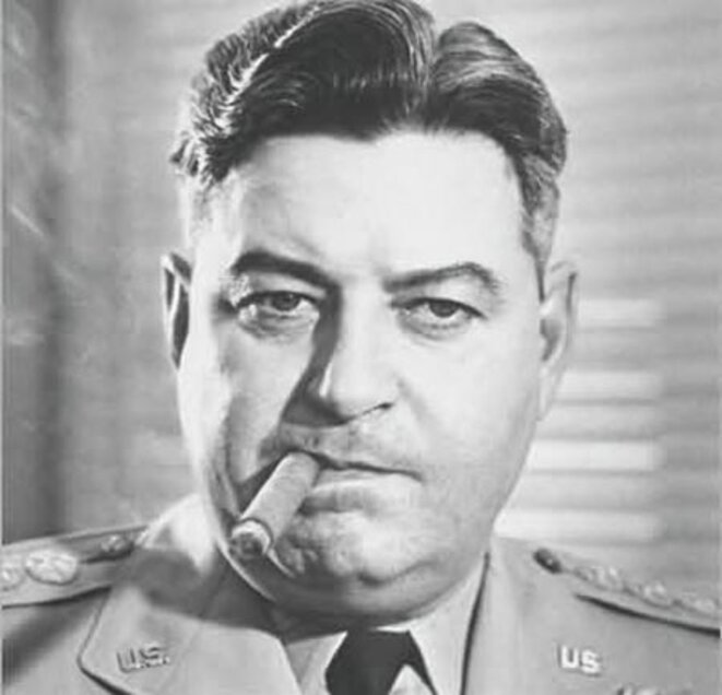 "Nous allons ramener le Japon à l'âge de Pierre" - Curtis Le May, général des forces aériennes des Etats-Unis, mort dans son lit à 84 ans, n'a jamais répondu de ses actes devant le moindre tribunal, ni à Nuremberg ni ailleurs. "Nous allons ramener le Japon à l'âge de Pierre" - Curtis Le May, général des forces aériennes des Etats-Unis, mort dans son lit à 84 ans, n'a jamais répondu de ses actes devant le moindre tribunal, ni à Nuremberg ni ailleurs.