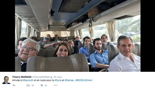 À droite, au premier plan, le député LR Thierry Mariani. Derrière lui, l’ex-président du FNJ. © Twitter/@ThierryMARIANI À droite, au premier plan, le député LR Thierry Mariani. Derrière lui, l’ex-président du FNJ. © Twitter/@ThierryMARIANI
