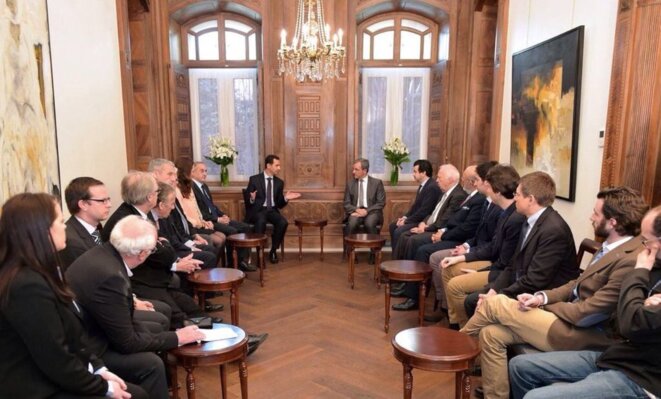 Rencontre avec Bachar al-Assad, dimanche 27 mars, à Damas. À droite, au premier plan, Julien Rochedy. © Twitter/@halabinasser1 Rencontre avec Bachar al-Assad, dimanche 27 mars, à Damas. À droite, au premier plan, Julien Rochedy. © Twitter/@halabinasser1