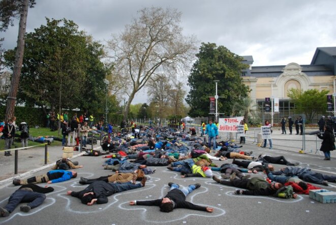 pau-die-in © anv-cop21.org pau-die-in © anv-cop21.org