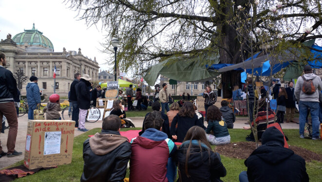 La « Nuit Debout », samedi 9 avril, sur la place de la République à Strasbourg. © DH/Mediapart La « Nuit Debout », samedi 9 avril, sur la place de la République à Strasbourg. © DH/Mediapart