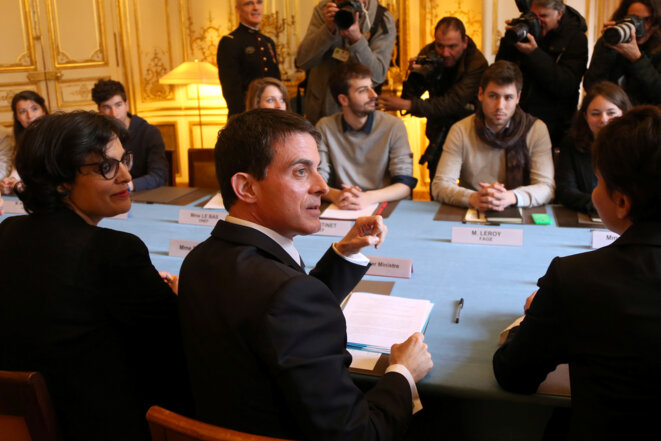 Manuel Valls, with labour minister Myriam El Khomri (l) and education minister Najat Vallaud-Belkacem, meeting with student representatives on Monday. © Reuters