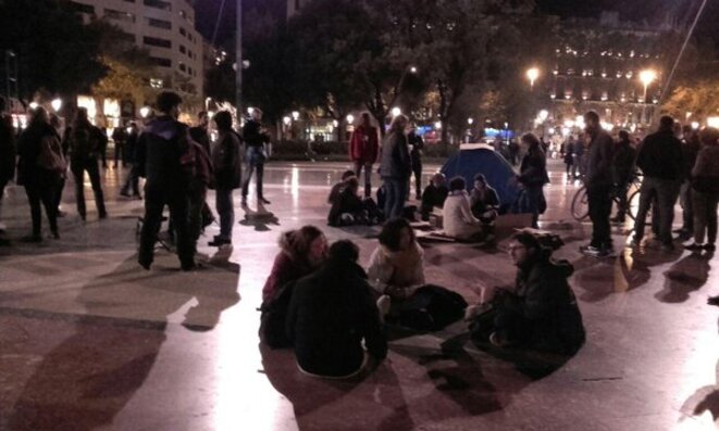 Una nit en peu a Plaza de Catalunya, dissabte 9 de abril. Una nit en peu a Plaza de Catalunya, dissabte 9 de abril.