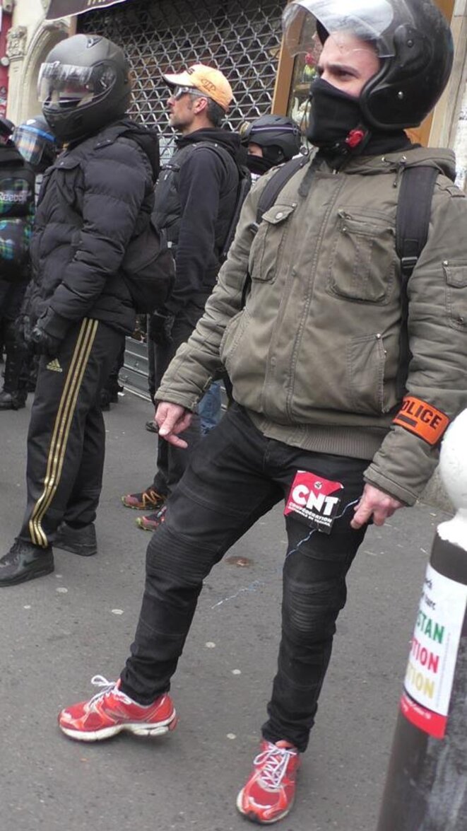 Nuit Debout "privatise" l'espace public? Qui a vendu le Champ de Mars à Lagardère ?