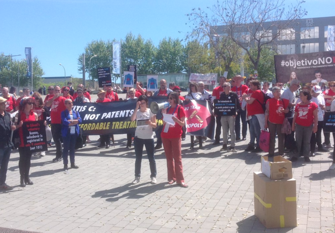 Mobiliation à Barcelone, devant le Congrès International sur le Foie, 16 avril 2016. Mobiliation à Barcelone, devant le Congrès International sur le Foie, 16 avril 2016.