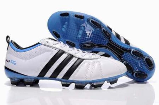chaussure-football-pas-cher-chaussures-de-sport-homme-crampons-de-football-pas-cher