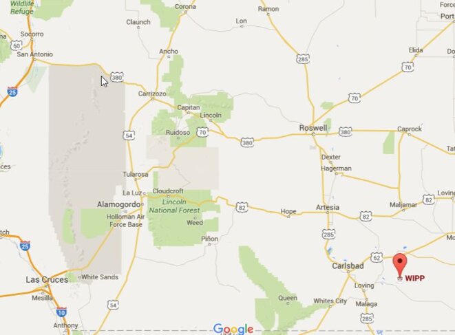 Le site du WIPP se trouve à une quarantaine de km à l'Est de Carlsbad, près de la frontière Mexicaine. Le site d'Alamogordo à l'Ouest est le premier site d'essais nucléaire. Le site du WIPP se trouve à une quarantaine de km à l'Est de Carlsbad, près de la frontière Mexicaine. Le site d'Alamogordo à l'Ouest est le premier site d'essais nucléaire.
