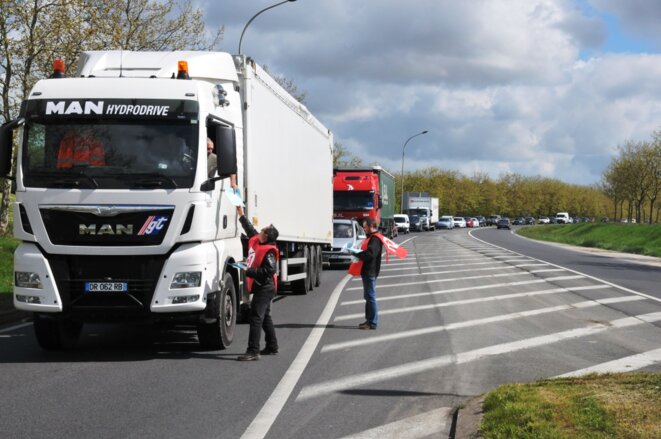 FO bloque le rond-point « Cap-ciné » à Blois
