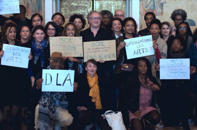 Le public s'empare des slogans de Décoloniser les Arts © Crédit photo Darnel Lindor/D'ailleurs et d'ici Le public s'empare des slogans de Décoloniser les Arts © Crédit photo Darnel Lindor/D'ailleurs et d'ici