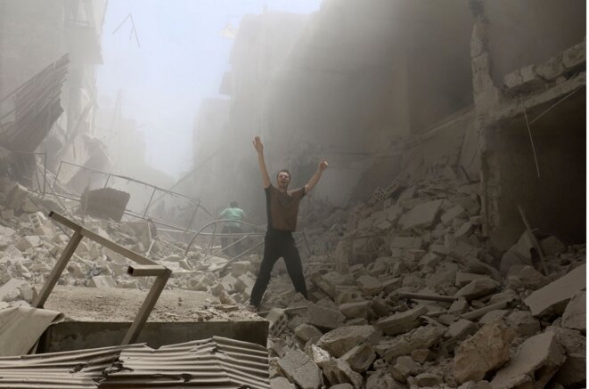 Après un bombardement contre le quartier d'Al-Kalasa à Alep, le 28 avril 2016 © AFP / Ameer Alhalbi Après un bombardement contre le quartier d'Al-Kalasa à Alep, le 28 avril 2016 © AFP / Ameer Alhalbi