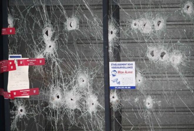 Impacts de balles sur la vitrine de l'Hyper Cacher de la porte de Vincennes © Reuters Impacts de balles sur la vitrine de l'Hyper Cacher de la porte de Vincennes © Reuters