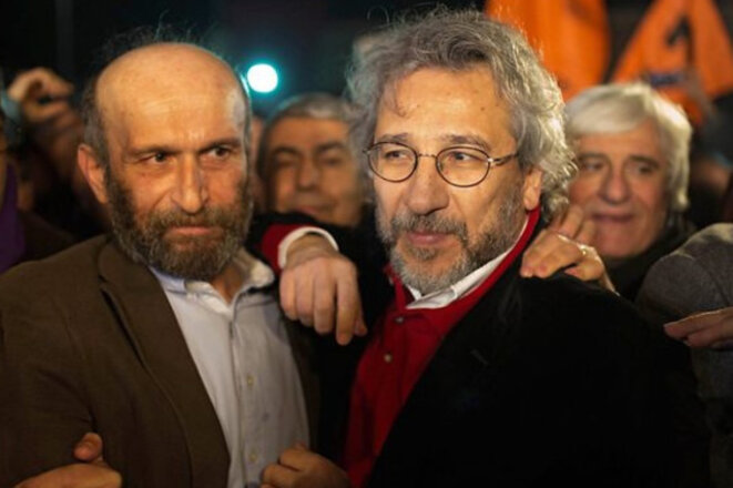 Prison ferme pour deux journalistes Turcs.