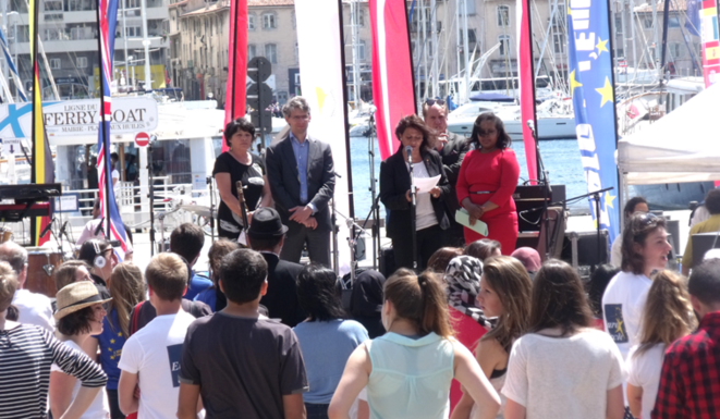 Ouverture officielle de la journée de l'Europe 2015 à Marseille. Sur le podium, de gauche à droite : Michèle Rivasi, députée européenne ; Cyril Robin Champigneul, chef de la Représentation régionale de la Commission européenne en France ; Fatima Orsatelli, conseillère régionale ; Stéphane François, président national de l'association Eurocircle; Maliza Said Soilihi, conseillère municipale déléguée auprès de l'adjointe aux Relations Internationales et Européennes. © Photo : Philippe LEGER Ouverture officielle de la journée de l'Europe 2015 à Marseille. Sur le podium, de gauche à droite : Michèle Rivasi, députée européenne ; Cyril Robin Champigneul, chef de la Représentation régionale de la Commission européenne en France ; Fatima Orsatelli, conseillère régionale ; Stéphane François, président national de l'association Eurocircle; Maliza Said Soilihi, conseillère municipale déléguée auprès de l'adjointe aux Relations Internationales et Européennes. © Photo : Philippe LEGER