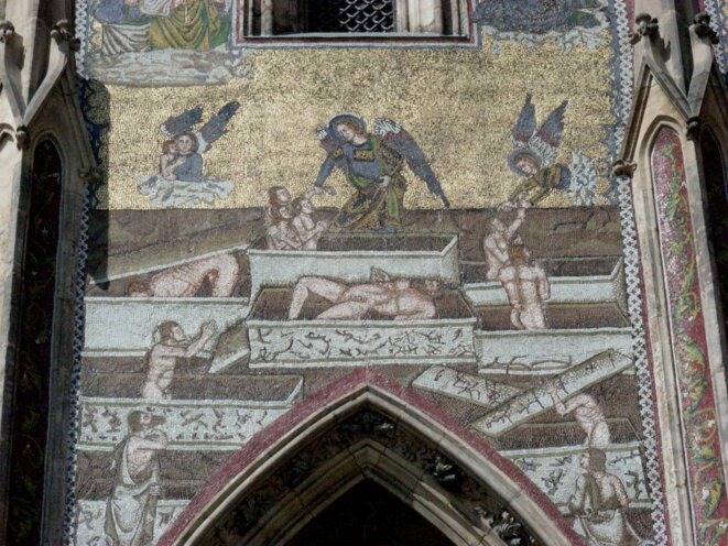Cathédrale Saint-Guy, à Prague, extérieur : les élus peuvent sortir de leur tombeau pour rejoindre le Paradis, les autres sont condamnés [Ph. YF]
