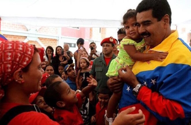 Le président Maduro continue ses tournées pour vanter la politique sociale chaviste.