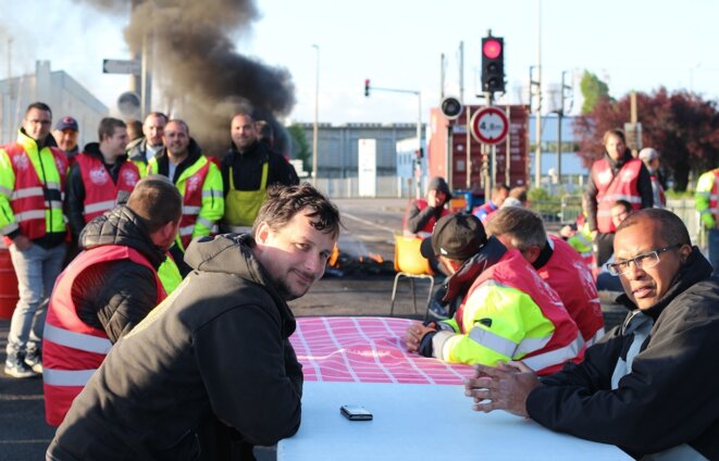 Les dockers au « pont 5 » © MG